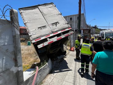 Camión protagonizó accidente de tránsito a metros de la plaza Sotomayor de Valparaíso
