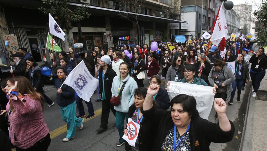 Derechos laborales lideran apoyo ciudadano con el 79%, según la última encuesta Cadem