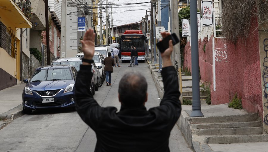 Violenta pelea deja a un sujeto inconsciente en sector El Almendral de Valparaíso