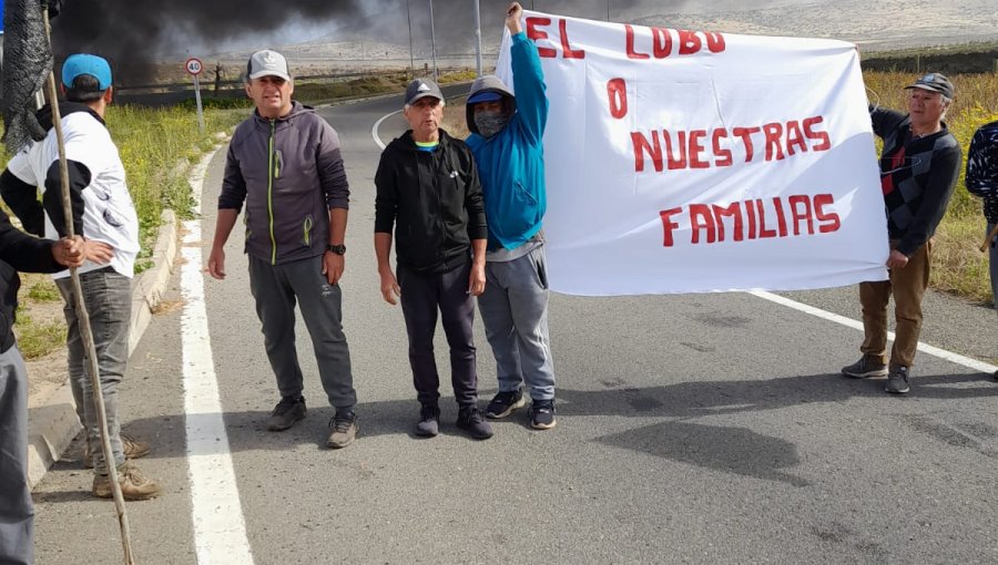 Pescadores cortan la Ruta 5 Norte en protesta por impuesto específico y Ley de Pesca