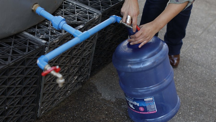 Suspenden clases y declaran Alerta Amarilla en Antofagasta por masivo corte de agua