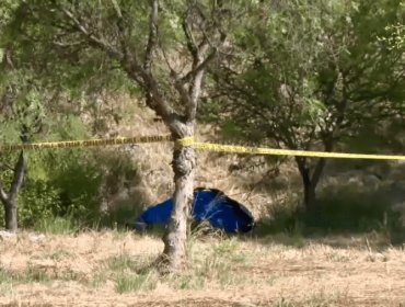 Hallan cuerpo envuelto en frazadas y atado con cable en Talagante: habría sido lanzado desde la ruta que une Santiago con San Antonio