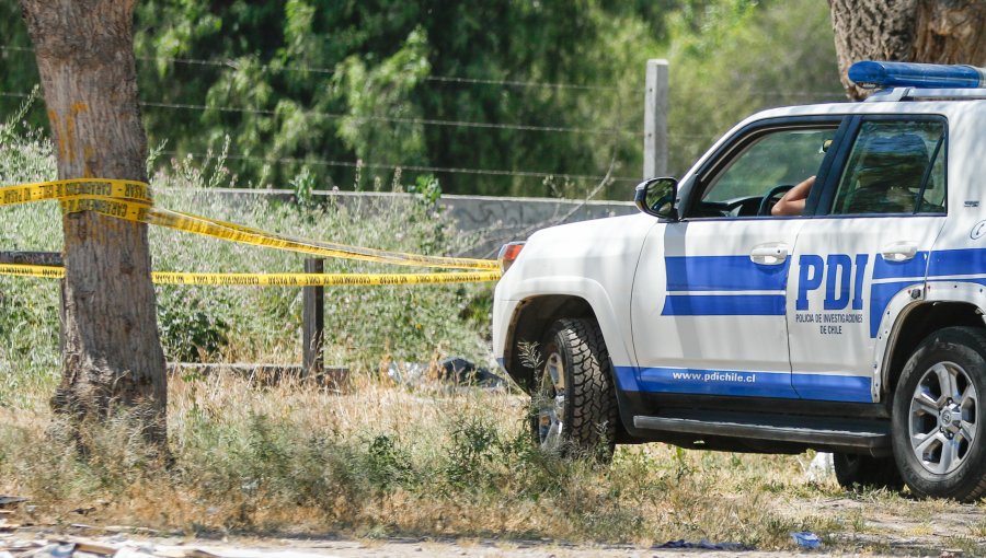 Indagan ahorcamiento como posible causa de muerte de hombre que fue hallado a un costado de la ruta 78 en Talagante