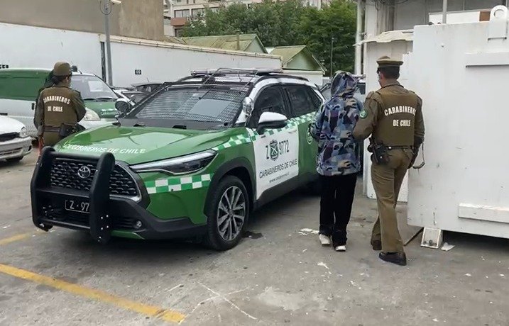 Dúo de ladrones fue detenido tras violento asalto a mujer en el centro de Viña del Mar