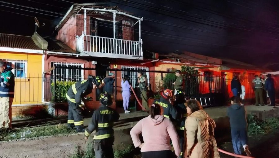 Destructor incendio dejó dos viviendas consumidas en su totalidad en cerro Mayaca en Quillota