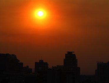 Seremi descarta preemergencia en la Región Metropolitana por humo del incendio en María Pinto