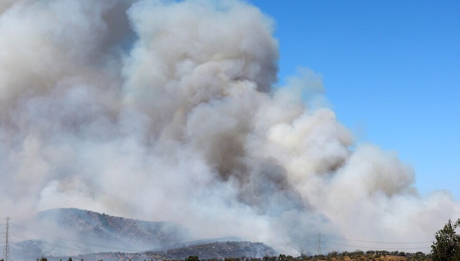 Declaran Alerta Roja para Santo Domingo por incendio forestal en Cruce La Manga