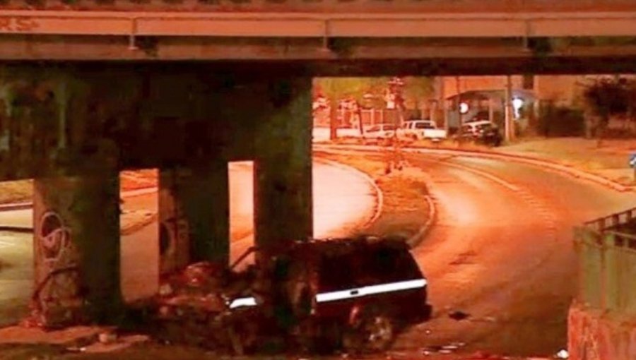 Choque de vehículo contra paso sobre nivel deja un muerto y cinco heridos graves en Estación Central