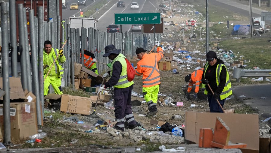 Peregrinos y comercio informal dejaron 30 toneladas de basura en Lo Vásquez