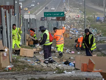 Peregrinos y comercio informal dejaron 30 toneladas de basura en Lo Vásquez