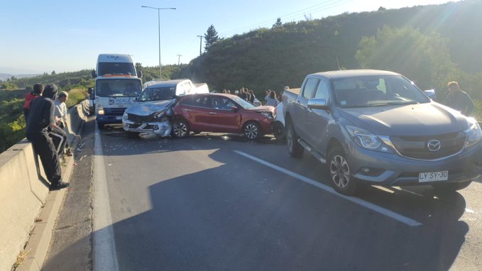 Accidente múltiple provocó corte de tránsito en la ruta Las Palmas de Viña del Mar