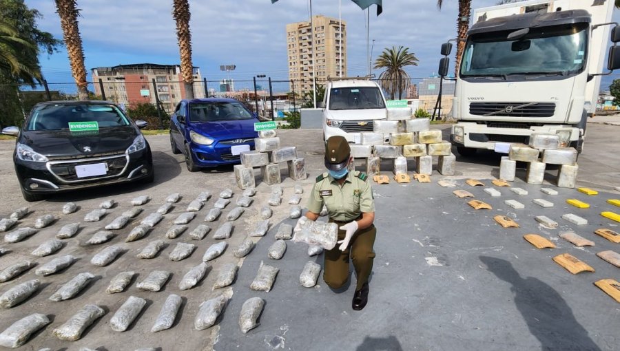 Incautan más de 850 kilos de drogas tras dos procedimientos en el sector La Negra de Antofagasta