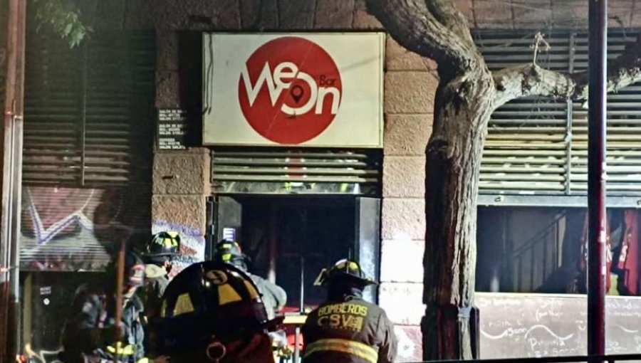 Incendio dejó daños considerables en el bar We On de la subida Ecuador de Valparaíso