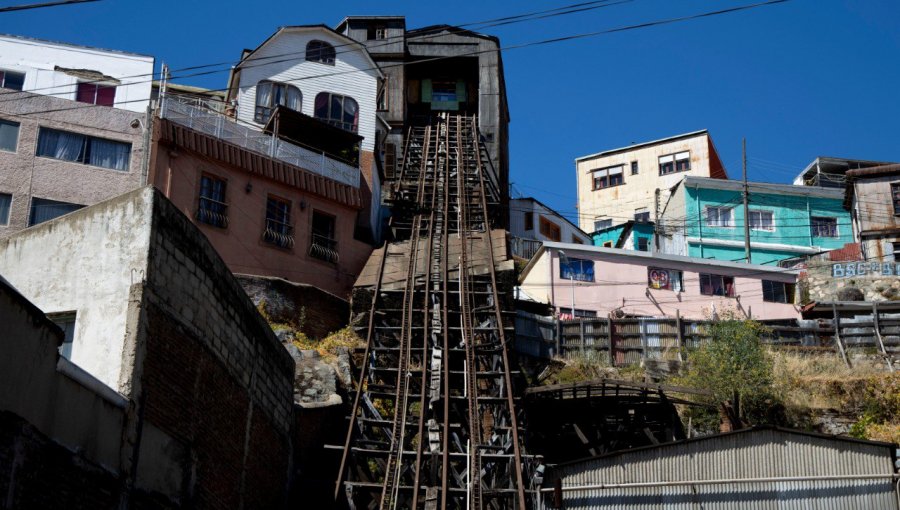 Gobierno Regional traspasará fondos al Municipio de Valparaíso para el proyecto de recuperación del ascensor Lecheros