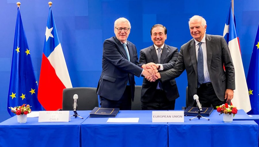Tras cinco años de negociaciones, Chile y la Unión Europea firman modernización del acuerdo comercial vigente desde 2003