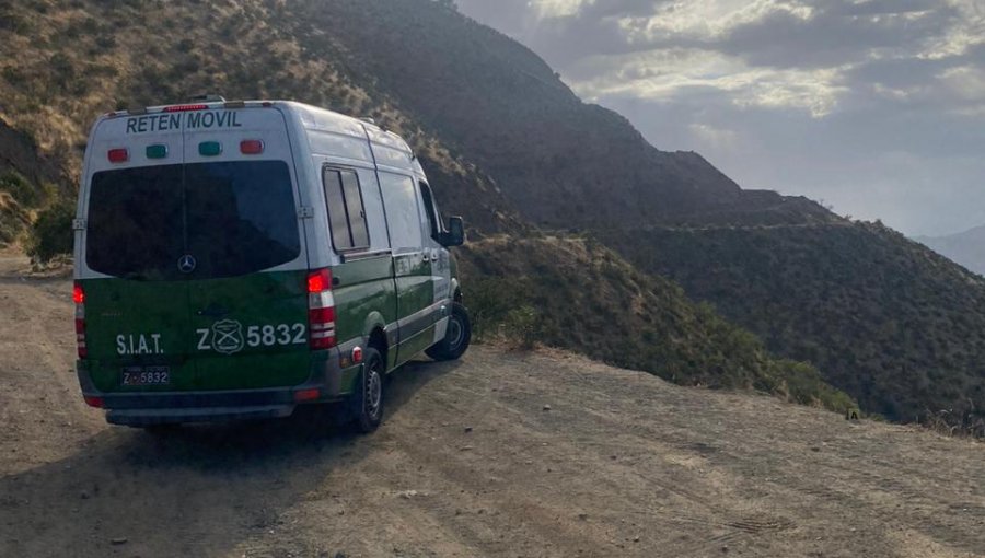 Dos fallecidos y tres heridos deja un accidente de tránsito en Llay Llay: camioneta cayó 400 metros