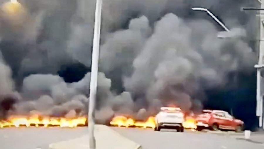 Porteños sufren los estragos de nueva protesta de los portuarios: encendieron barricadas y cortaron el tránsito en Av. Errázuriz