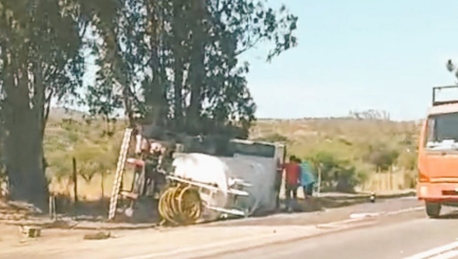 Una persona perdió la vida en colisión múltiple entre dos vehículos y un camión en Casablanca