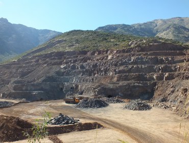 Mineros de Cabildo en alerta: 700 trabajadores podrían quedar cesantes si el Consejo de Ministros decide cerrar la Mina Cerro Negro