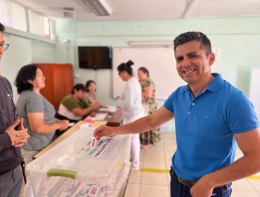 Alcalde de Casablanca llama a acudir caminando a los centros de votación: "Tenemos una importante congestión"