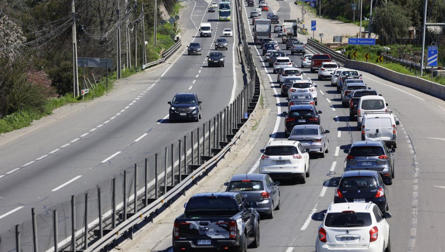 Más de 800 mil vehículos saldrán de la región Metropolitana durante los fines de semana largos de Navidad y Año Nuevo