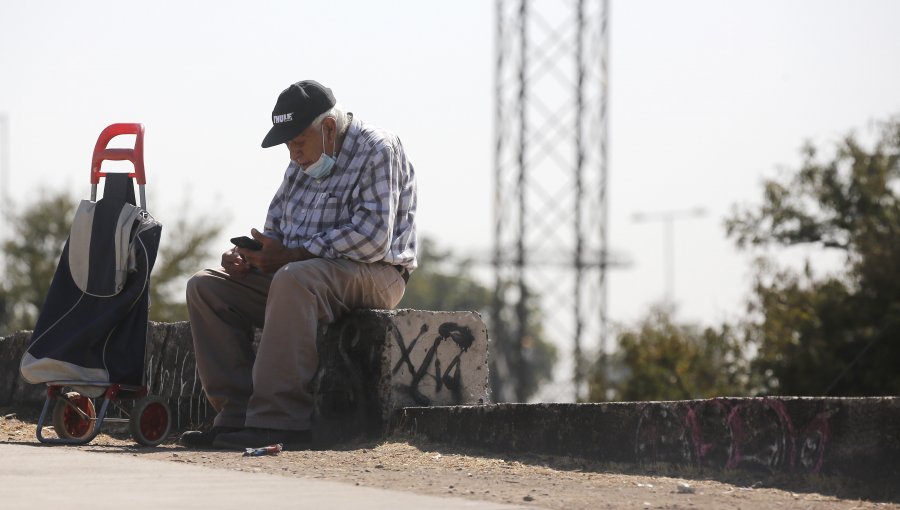 Estudio U. Andes: 40% de los chilenos dice sentirse triste la mayor parte del tiempo