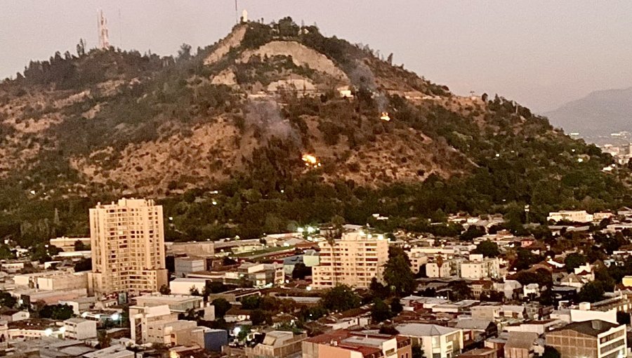 Ordenan cierre del Parque Metropolitano por incendio forestal en el cerro San Cristóbal