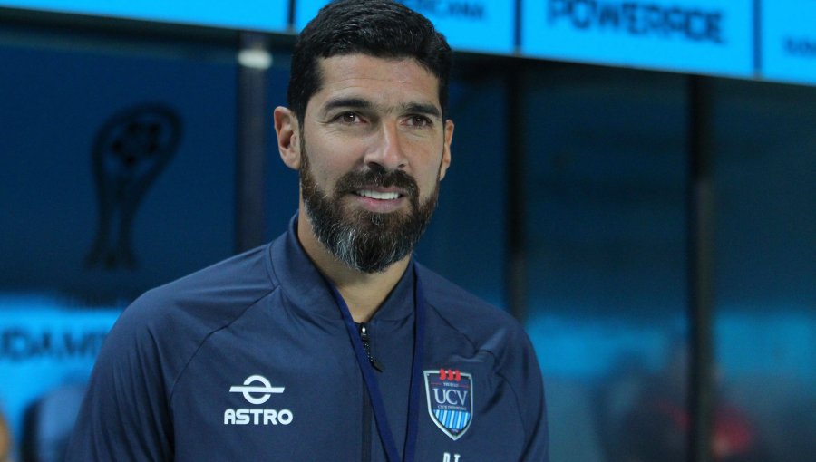 Sebastián "Loco" Abreu reveló contactos con la U para ser su nuevo DT: "Es un orgullo"