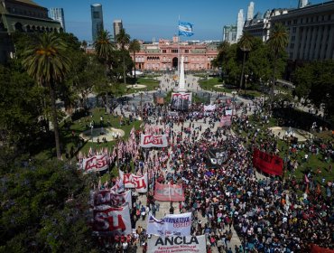 Gobierno de Argentina fija en US$75 mil el costo de operativo policial en última protesta: se lo cobrará a convocantes