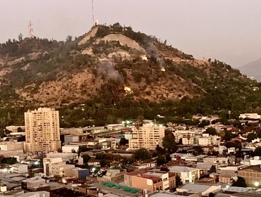 Ordenan cierre del Parque Metropolitano por incendio forestal en el cerro San Cristóbal