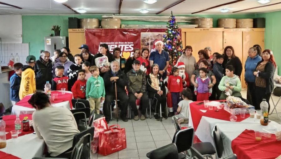 Agrupación de Marcelo Catril activa operativos navideños en Viña: entregaron bolsas con mercadería y preparan dos fiestas