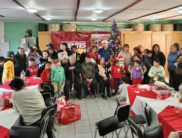 Agrupación de Marcelo Catril activa operativos navideños en Viña: entregaron bolsas con mercadería y preparan dos fiestas