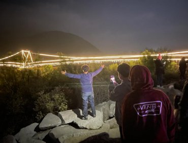 Vecinos asistieron a espectáculo navideño en puente colgante patrimonial de La Cruz