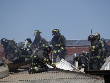 Incendio destruye dos viviendas en la población Montedónico de Playa Ancha