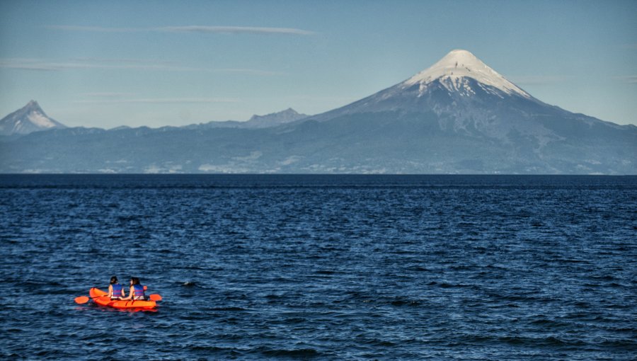 Joven de 18 años falleció tras volcar su kayak mientras navegaba junto a un amigo en el Lago Llanquihue