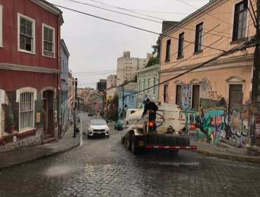 Disponen de plan especial para limpiar y ordenar las calles de Valparaíso tras las celebraciones de Año Nuevo