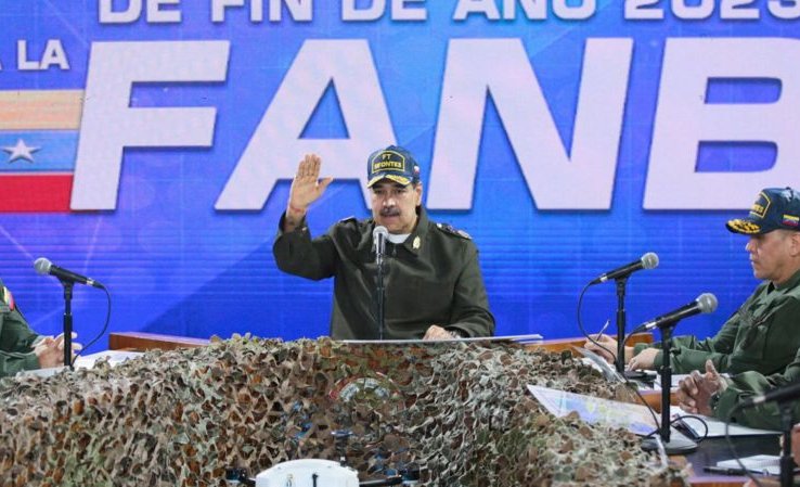 Maduro ordena una "acción conjunta defensiva" en respuesta al envío de un barco de guerra británico a Guyana