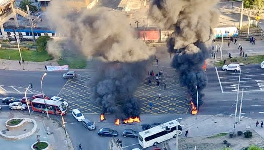 ¿Peligra el show de Año Nuevo en Valparaíso? Pescadores de Caleta Portales aseguran que "vamos a seguir con las manifestaciones"