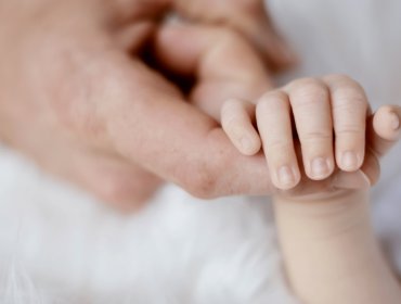 Bebé de 2 meses sufrió graves quemaduras en el Hospital de Quilpué: padres anunciaron presentación de querella criminal
