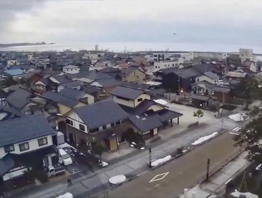 Agencia Meteorológica de Japón levantó la alerta de tsunami, pero aconsejó a la población mantenerse en zonas elevadas