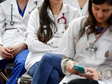 Advierten por alza de médicos argentinos que viene a Chile: Realizan turnos de urgencia, atenciones y cirugías
