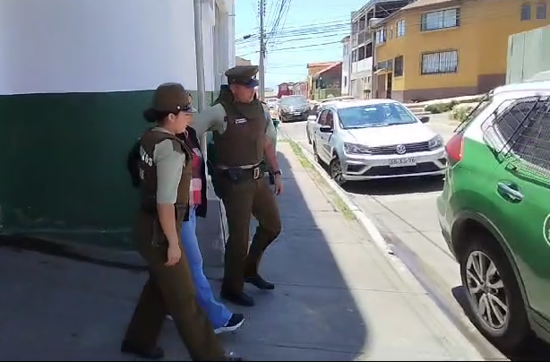 Un hombre y una mujer fueron detenidos por homicidio frustrado en Valparaíso: habrían atacado con arma blanca a una vecina