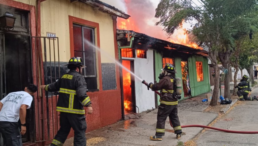 Incendio en Quillota arrasa con cité y deja con serios daños una vivienda