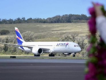 Ministra de Obras Públicas será citada a la Cámara por falta de cupos para vuelos a Rapa Nui