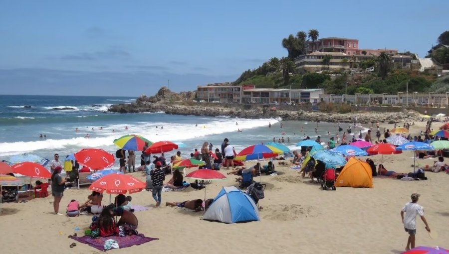 Vacaciones 2024: chilenos siguen eligiendo la playa como destino y febrero como mes para tomarlas