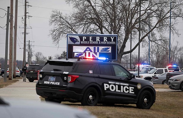 Un alumno falleció y otros cinco resultaron heridos por un tiroteo en instituto del estado de Iowa