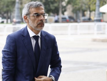 Ministro de Justicia dice que "legalmente no hay imposibilidad" de que general Yáñez ejerza su cargo pese a formalización