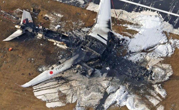 Pilotos del vuelo de Japan Airlines no se dieron cuenta del incendio hasta que la tripulación les informó