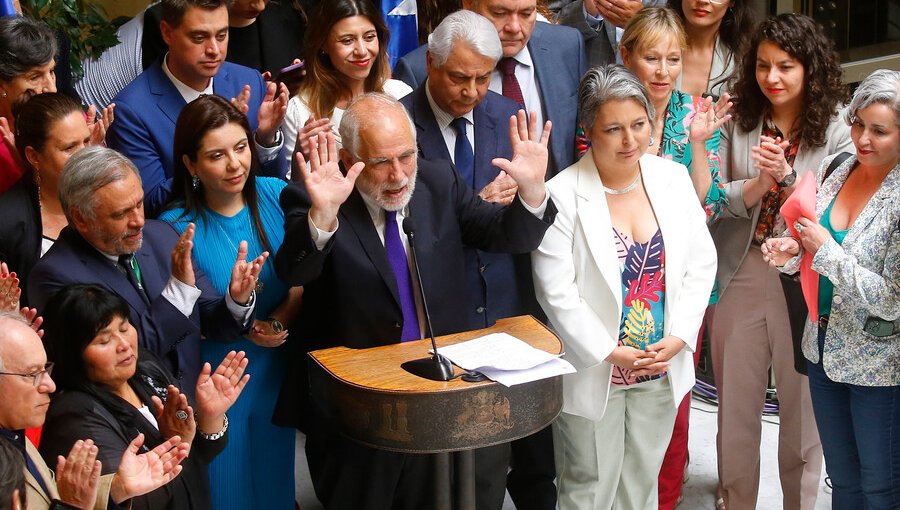 Ministro Montes tras fracaso de acusación constitucional: "Tengo las manos y la conciencia muy limpias"