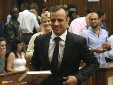 Oscar Pistorius, el atleta que mató a su novia a tiros, recuperó su libertad en Sudáfrica